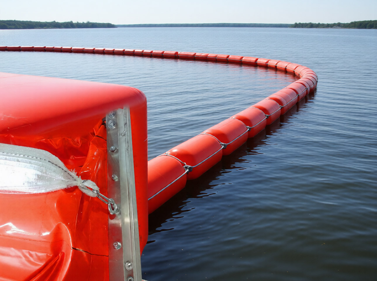 Способы установки боновых заграждений на реках